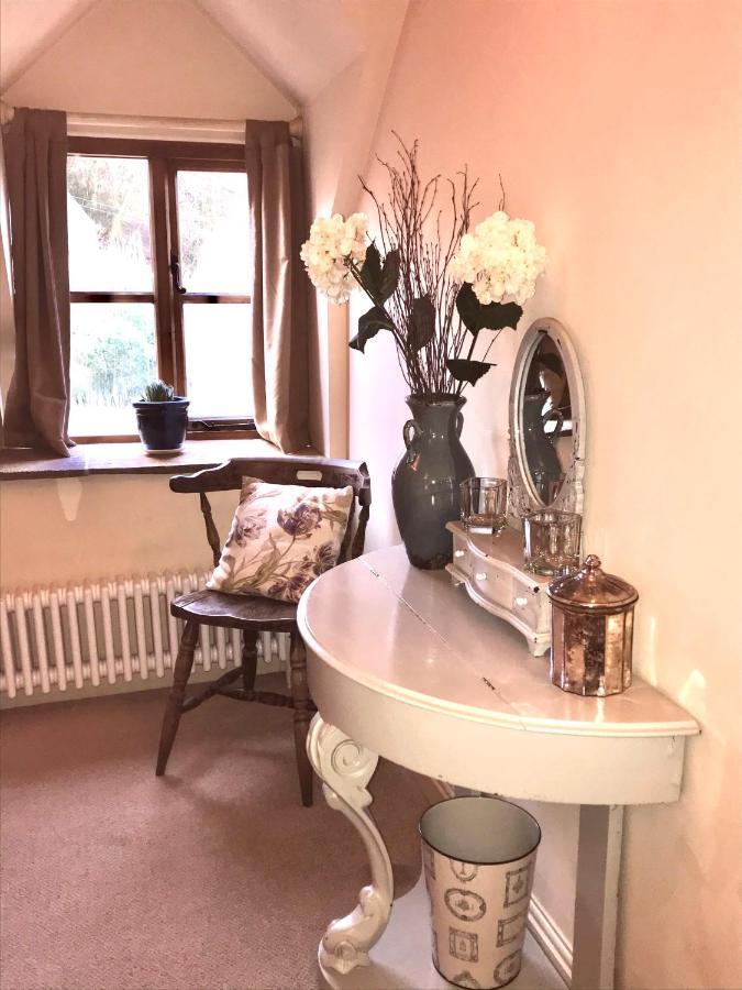 Dove Cottage Bisley  ภายนอก รูปภาพ