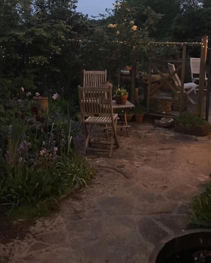 Dove Cottage Bisley  ภายนอก รูปภาพ