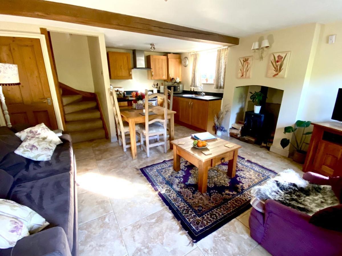 Dove Cottage Bisley  ภายนอก รูปภาพ