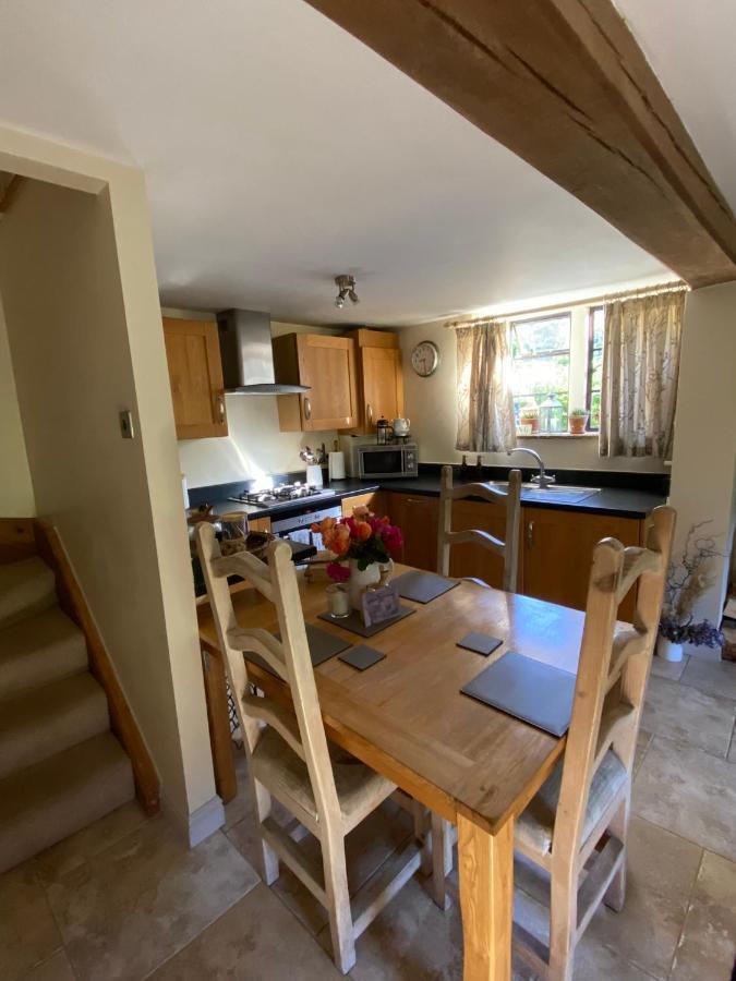 Dove Cottage Bisley  ภายนอก รูปภาพ