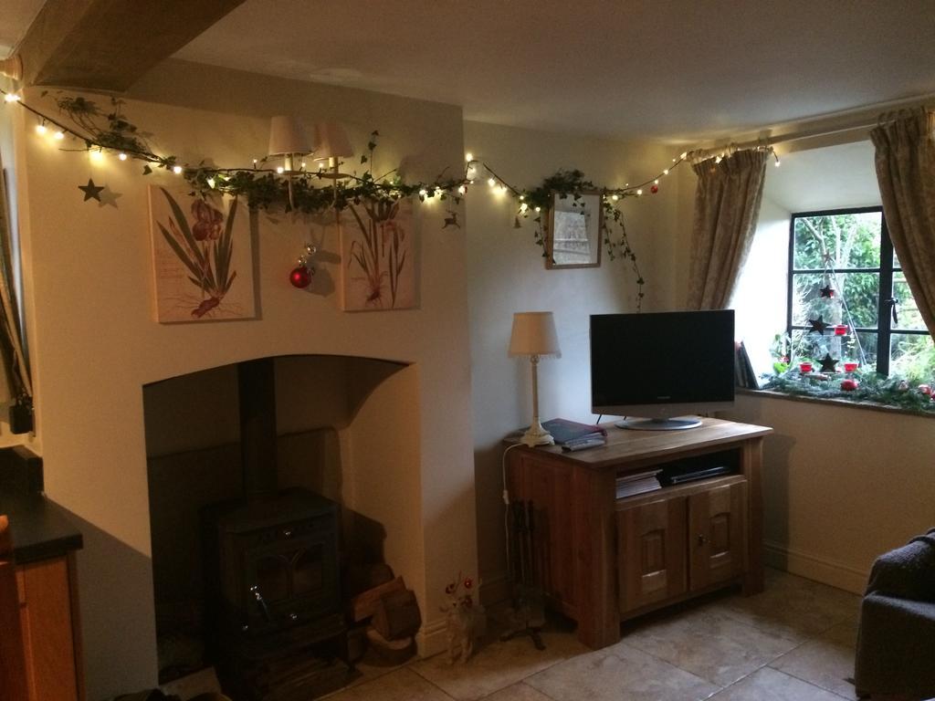 Dove Cottage Bisley  ภายนอก รูปภาพ