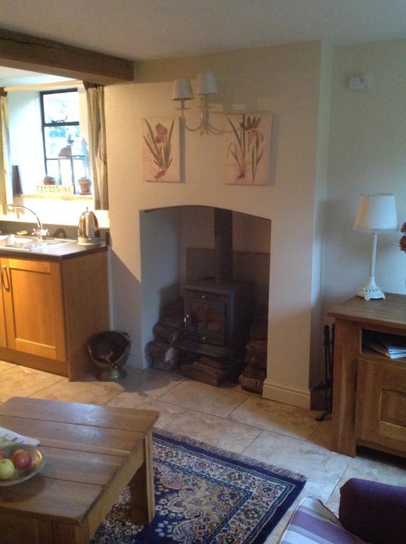 Dove Cottage Bisley  ภายนอก รูปภาพ