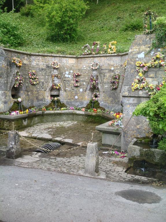 Dove Cottage Bisley  ภายนอก รูปภาพ