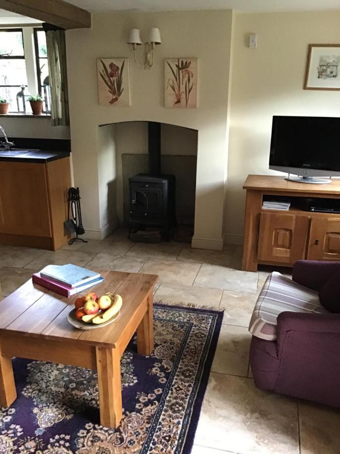 Dove Cottage Bisley  ภายนอก รูปภาพ